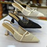 Soulier sandale style dentelle avec boucle 6-701-1