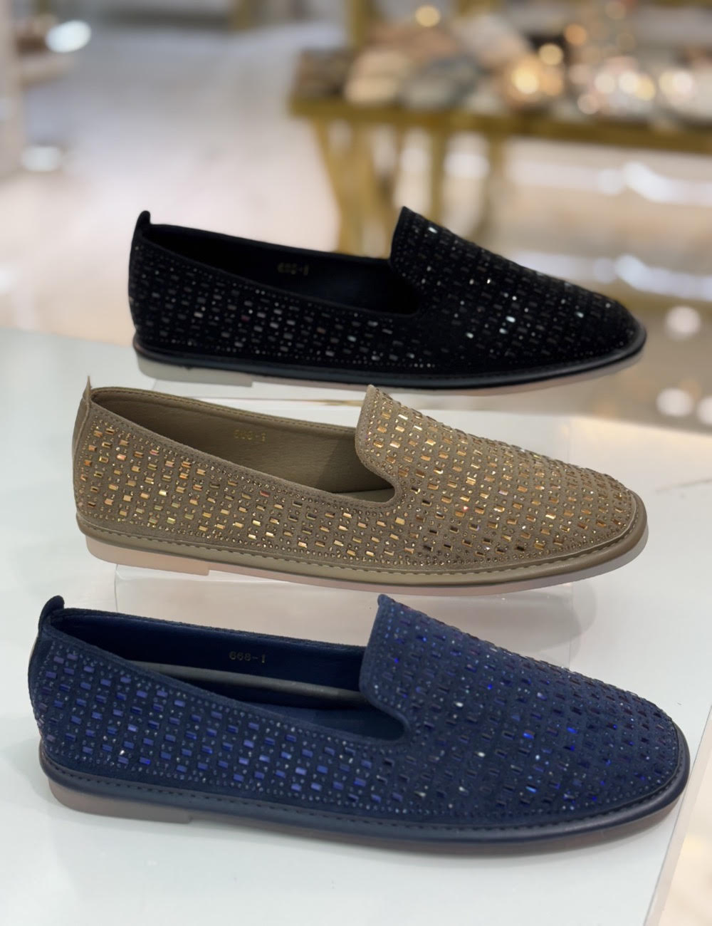 unnamed Moccasin / 668-1 – Image 1